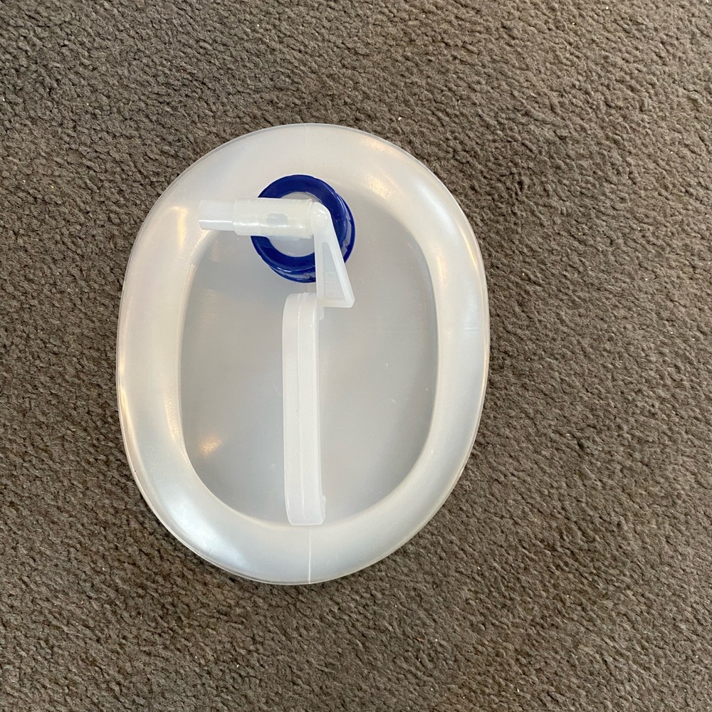 NWOT portable foldable 1 gallon water basin